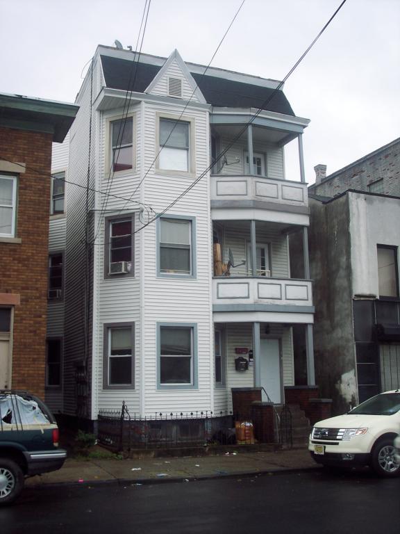 431 STRAIGHT ST