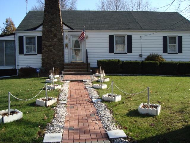 240 ONEIDA PL