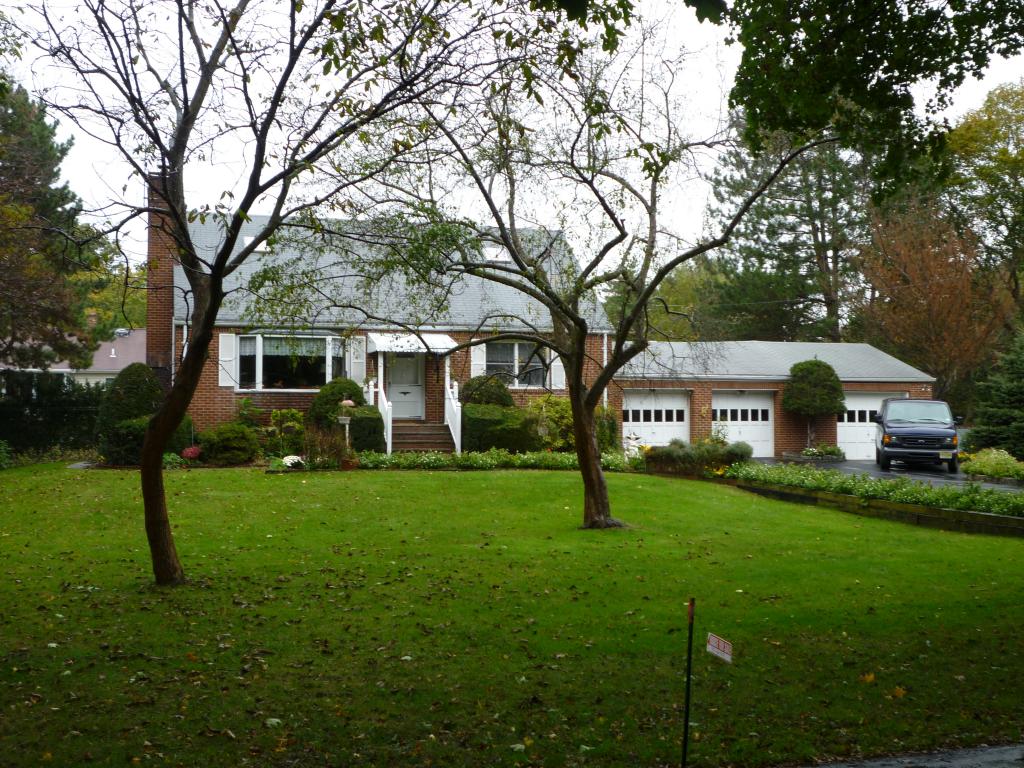 108 MANDEVILLE AVE