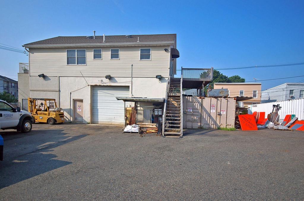 MLS #/Web ID: 2702455