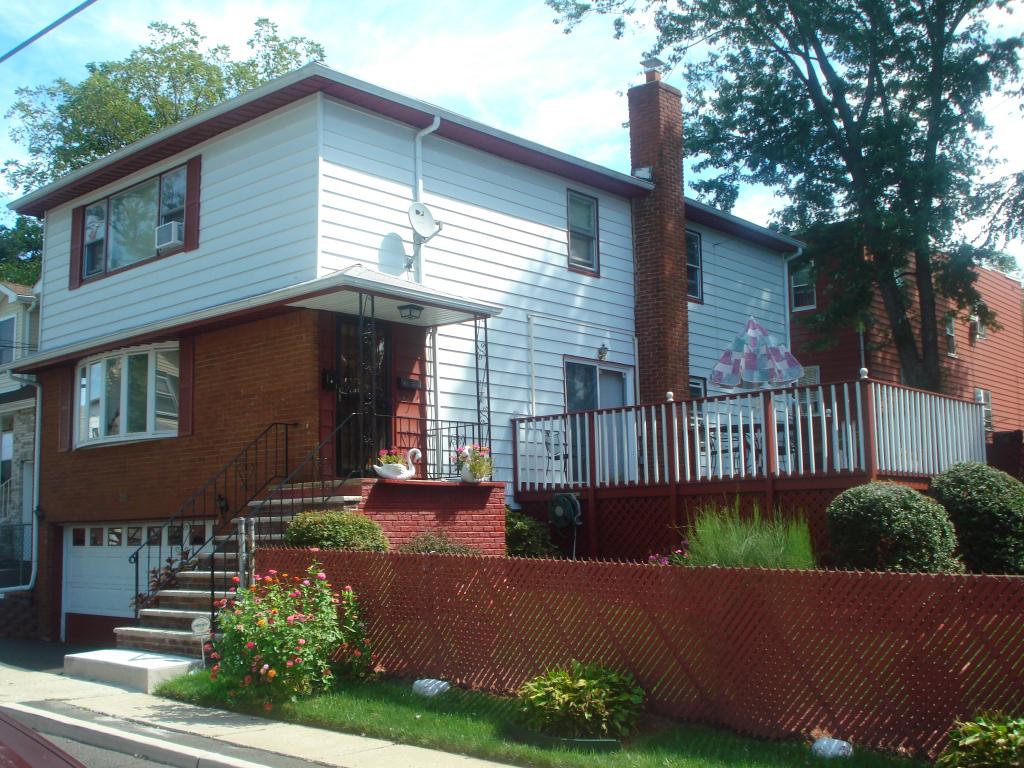 325 OSWALD PL