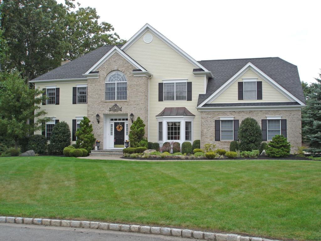 MLS #/Web ID: 2716055
