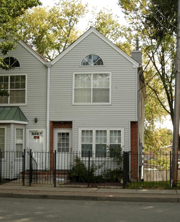 MLS #/Web ID: 2719355