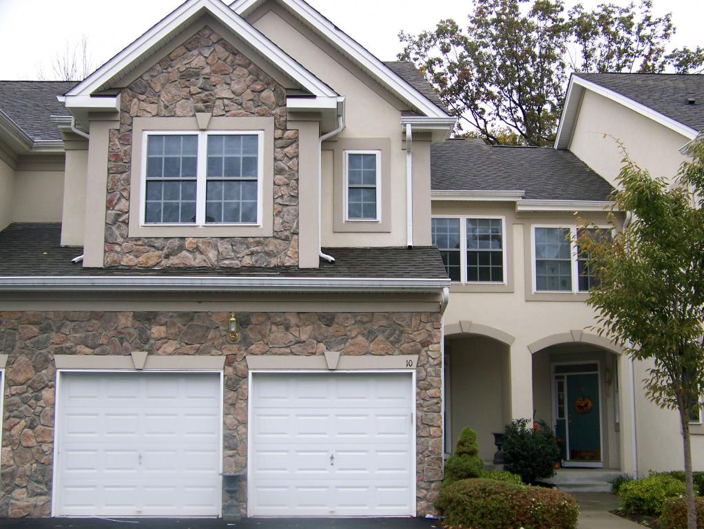 10 Glades Drive