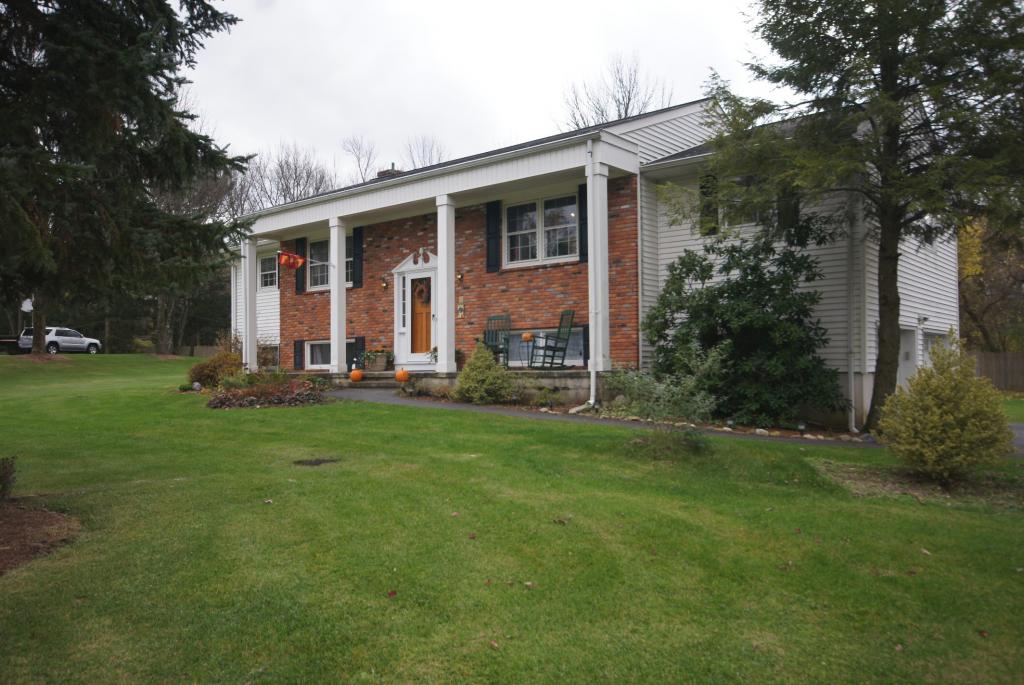 5 MANOR DR
