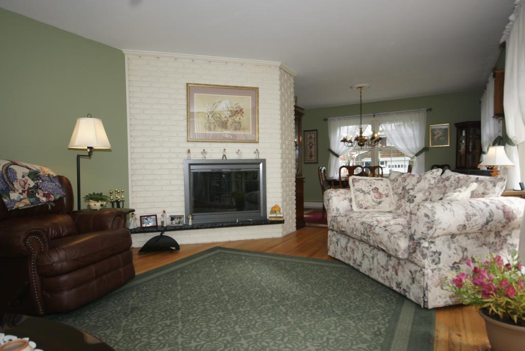 5 MANOR DR