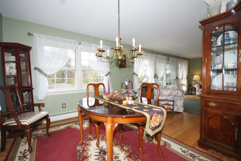 5 MANOR DR