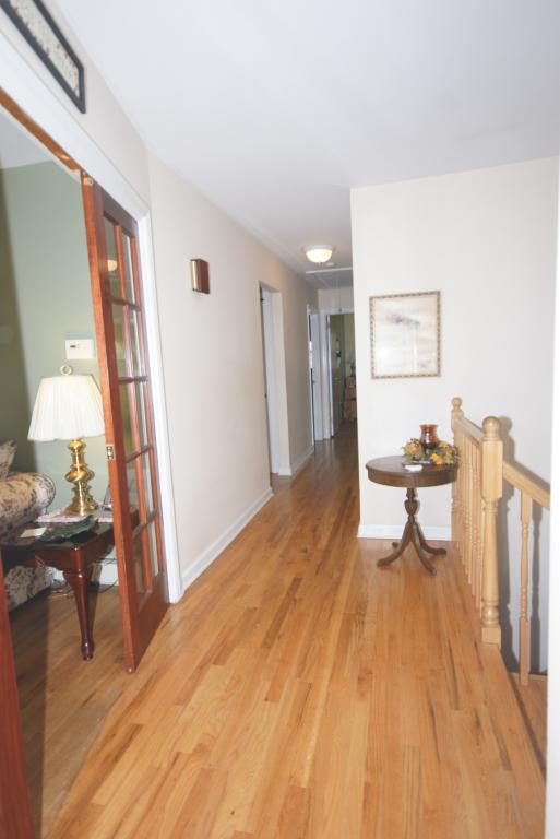 5 MANOR DR