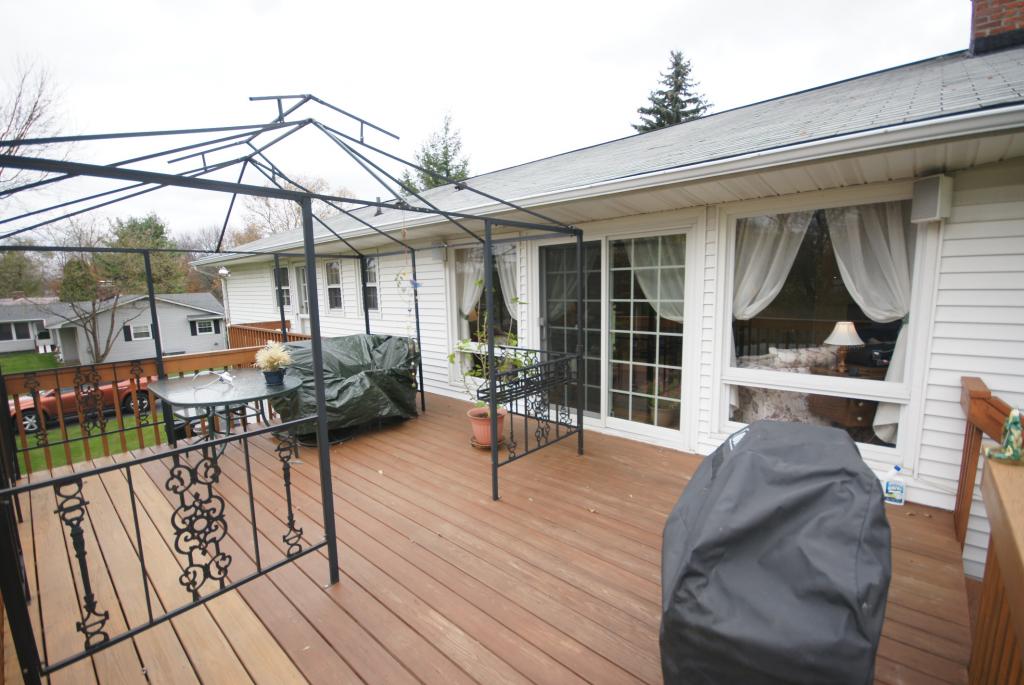5 MANOR DR