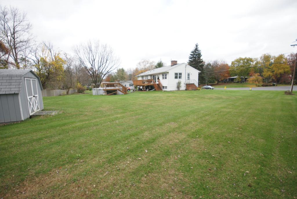 5 MANOR DR