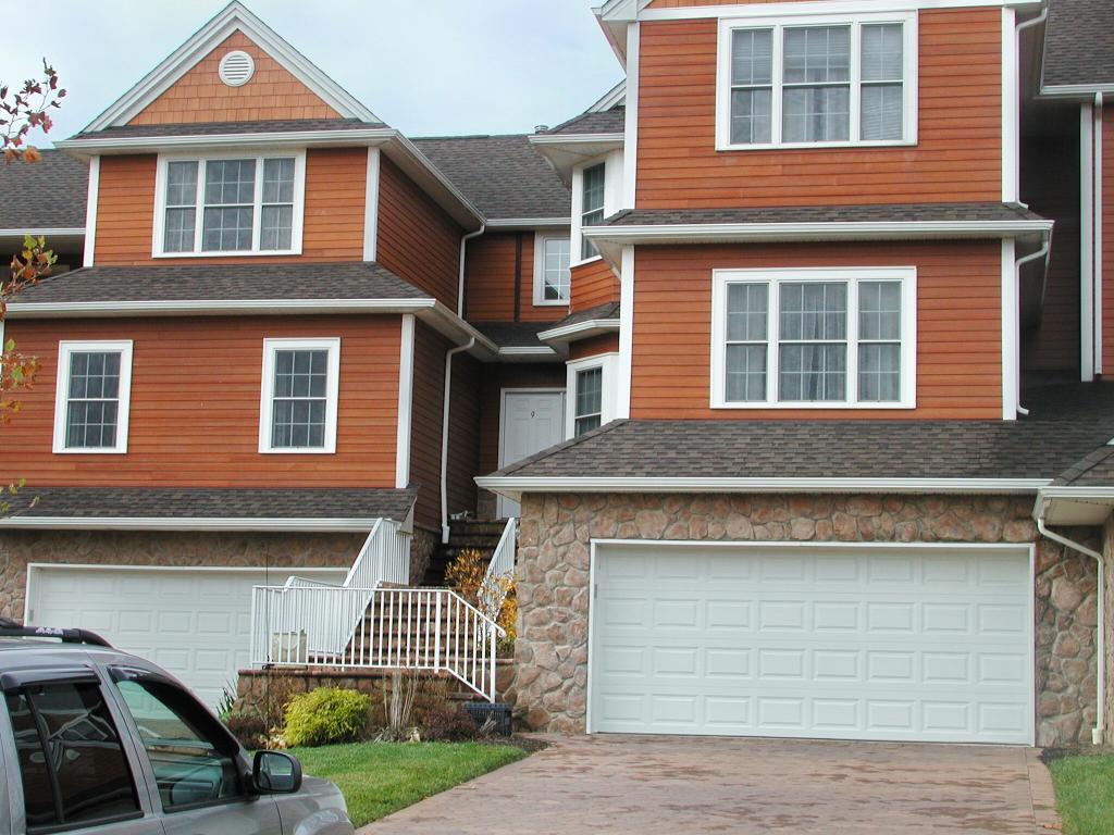 9 TURNBERRY LN