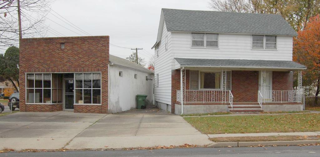 211 MACARTHUR AVE