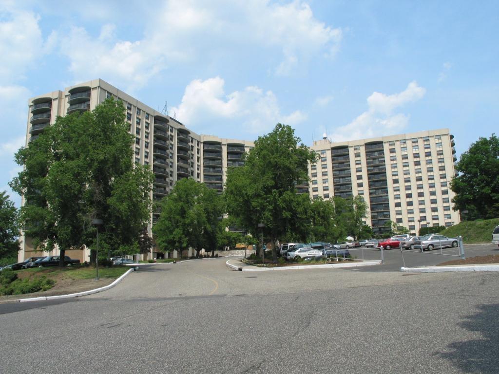 MLS #/Web ID: 2728355