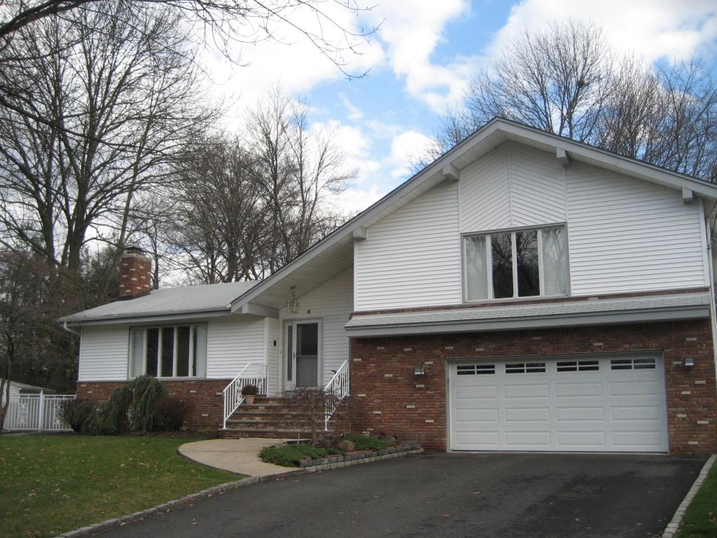 MLS #/Web ID: 2731555