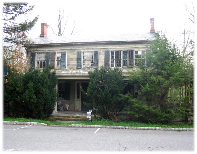 4 WALNUT ST