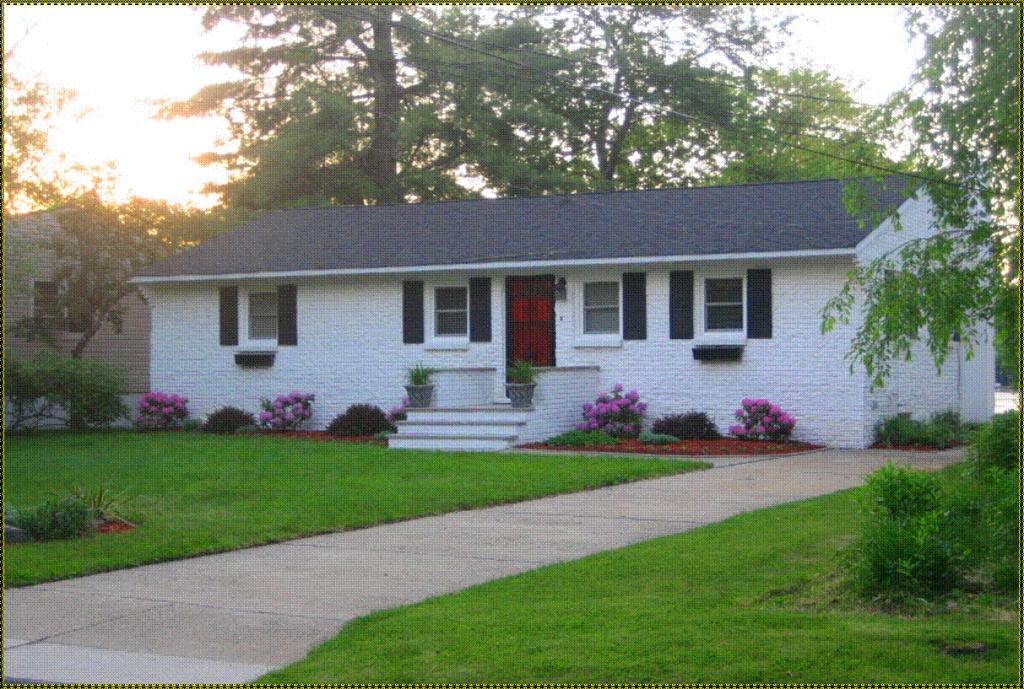 195 LAKE DR