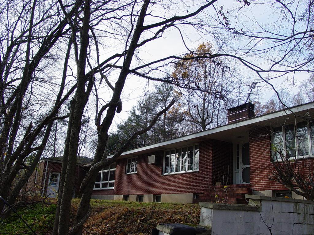 404 ELLIS RD
