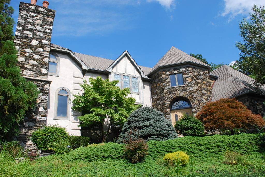 8 SHADOW RIDGE ROAD