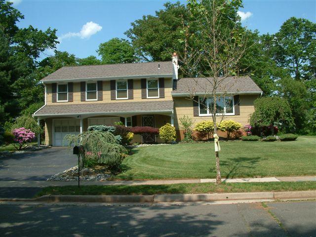 7 LEXINGTON DR