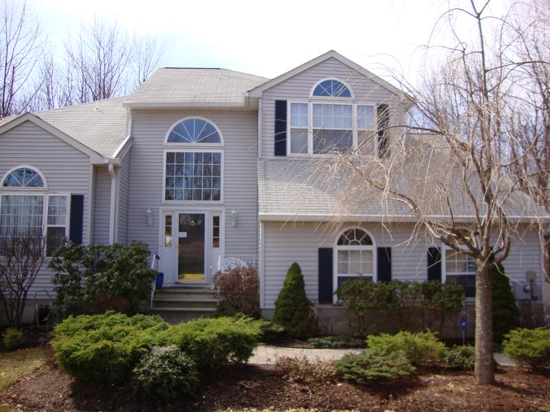 19 BAILEY DR