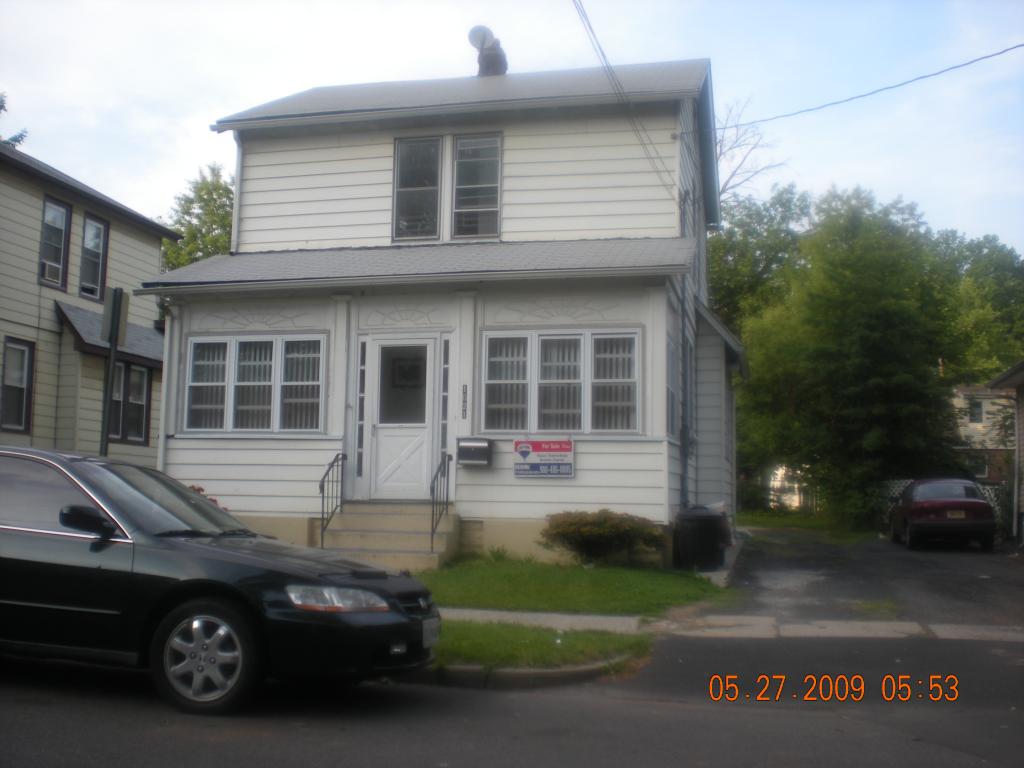 1021 DRAKE AVE