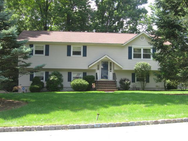 MLS #/Web ID: 2706557