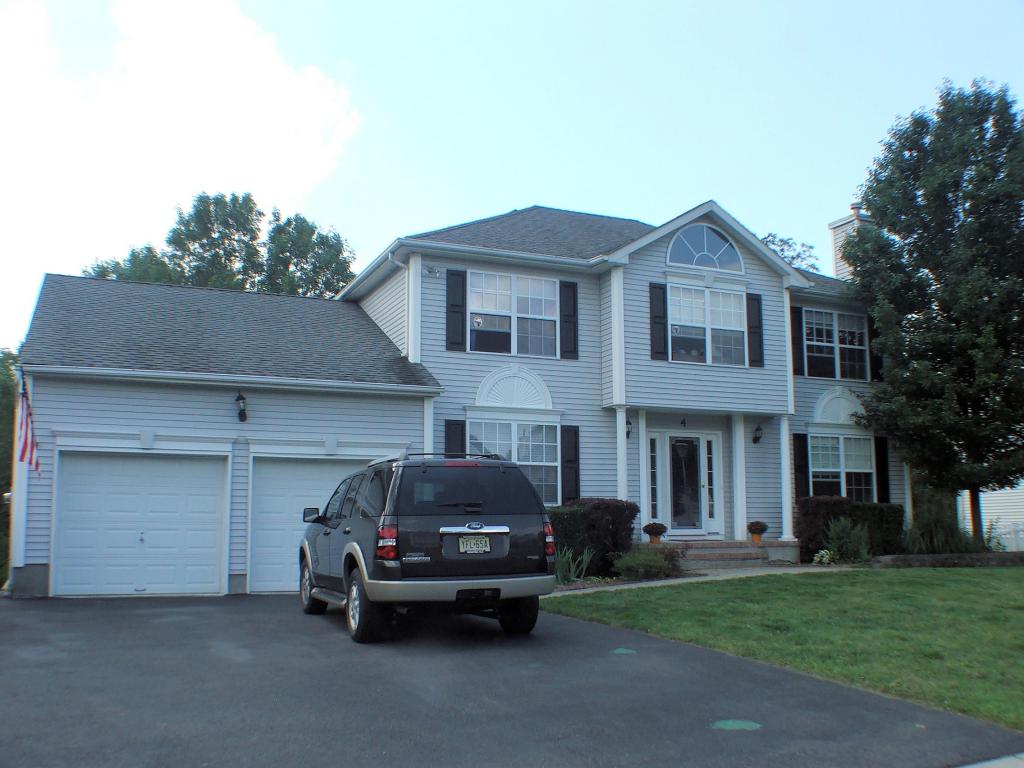 4 WINDSOR DR