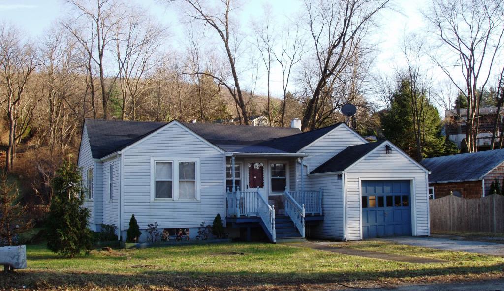 217 MAIN ST