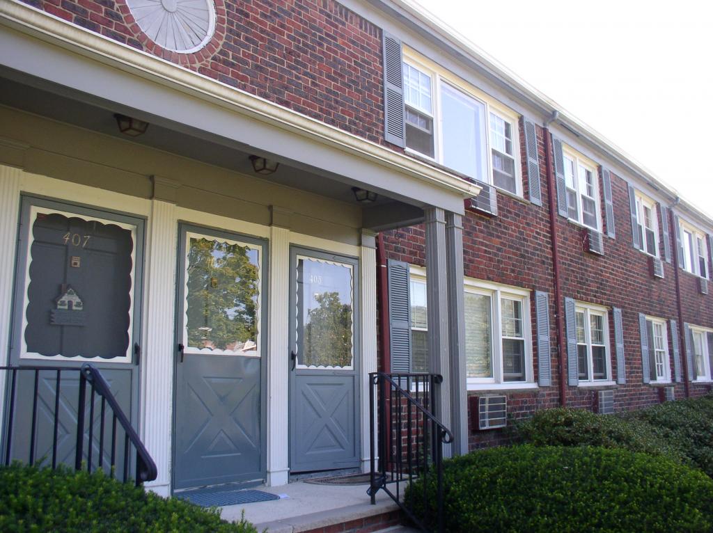 406 PITNEY PL