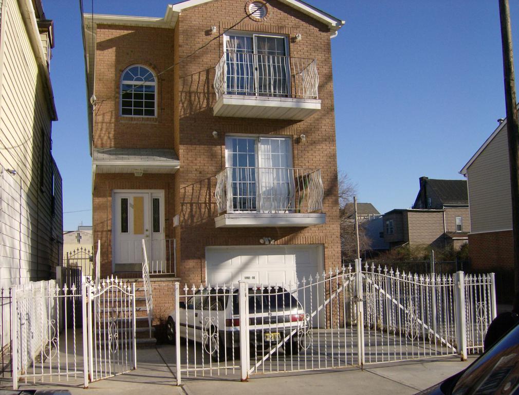 MLS #/Web ID: 2490158