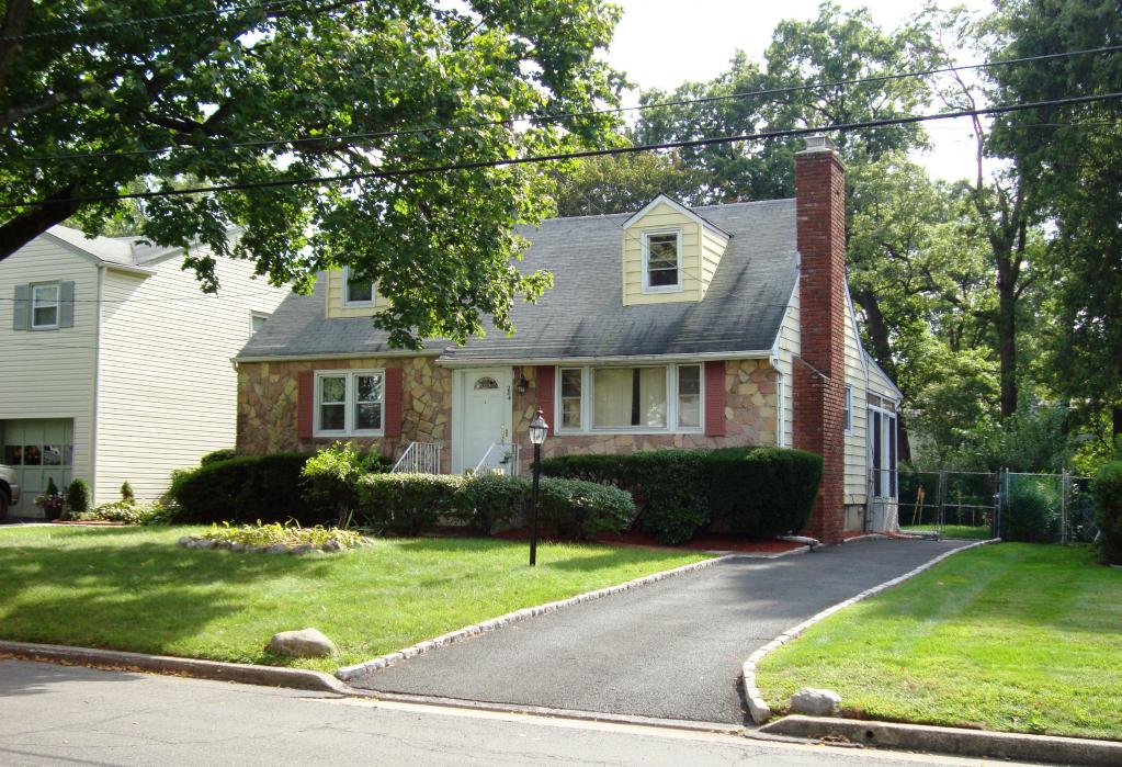 284 COLONIAL PL