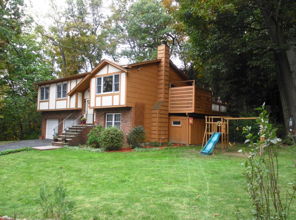 MLS #/Web ID: 2720458
