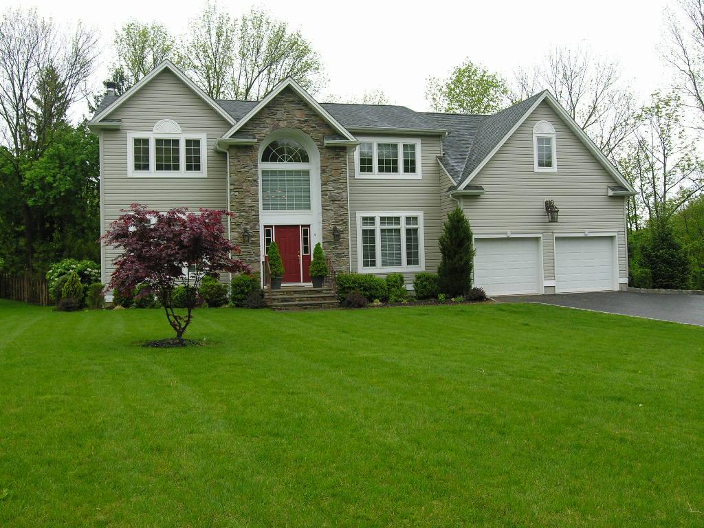 MLS #/Web ID: 2721858