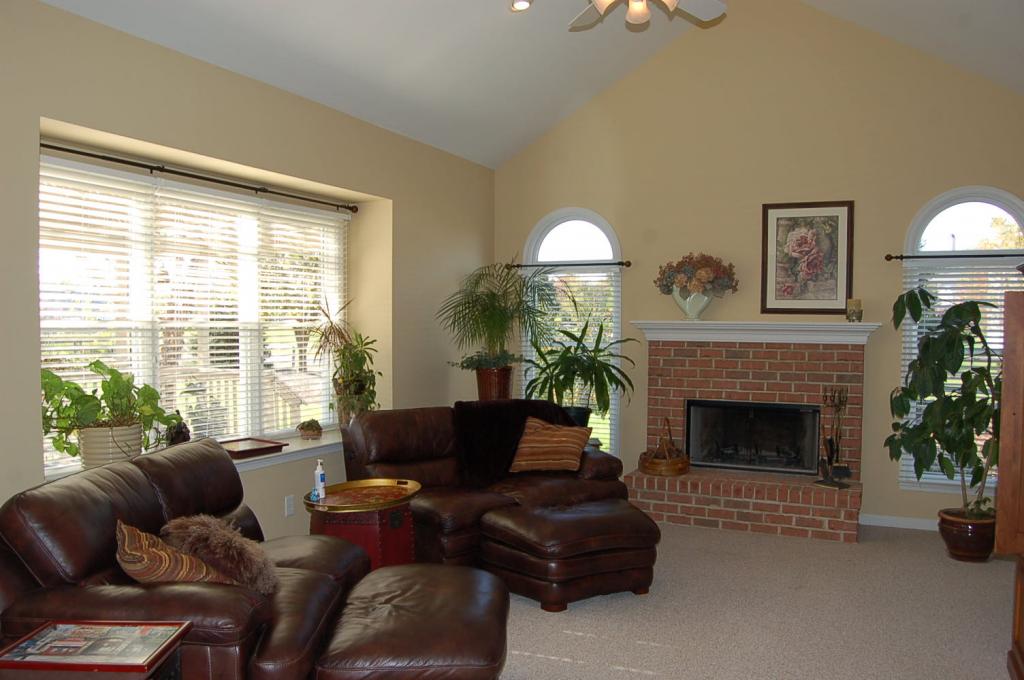 6 STEVENS LN