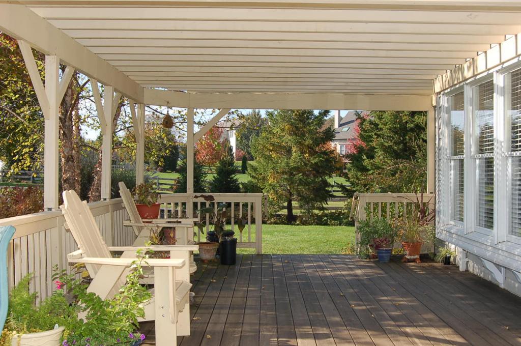 6 STEVENS LN