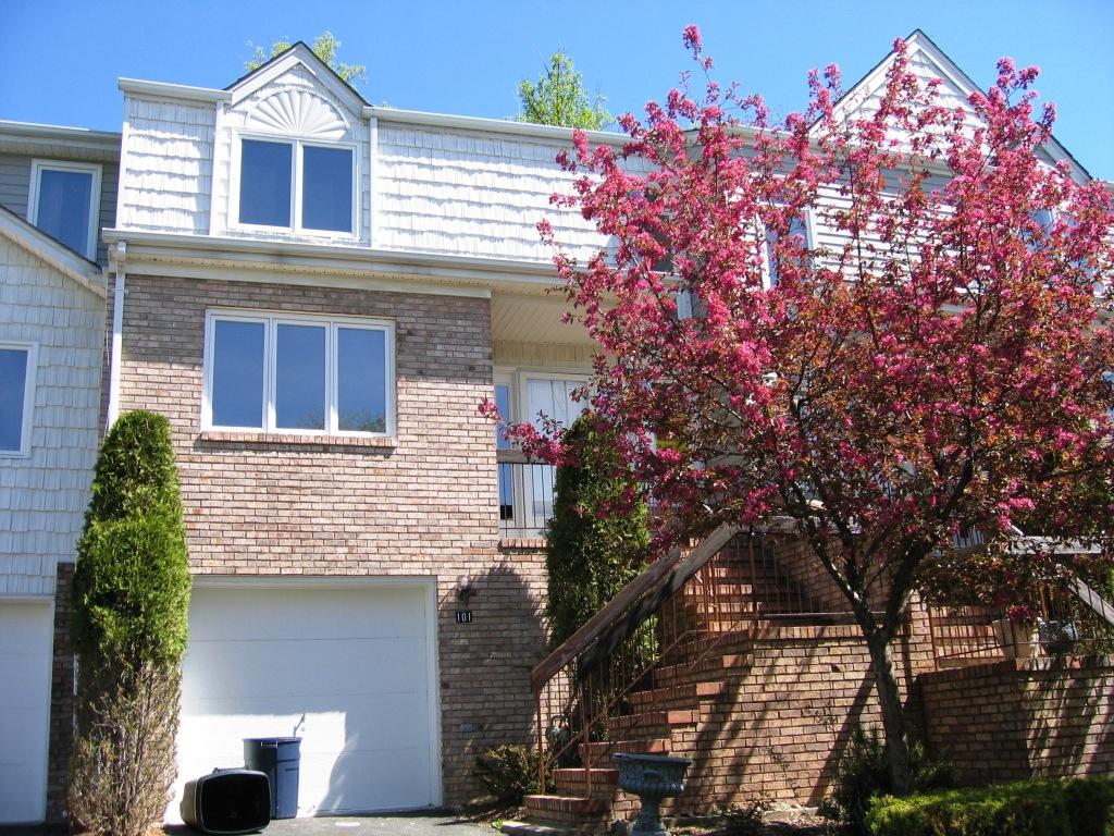 101 EDGEFIELD DR