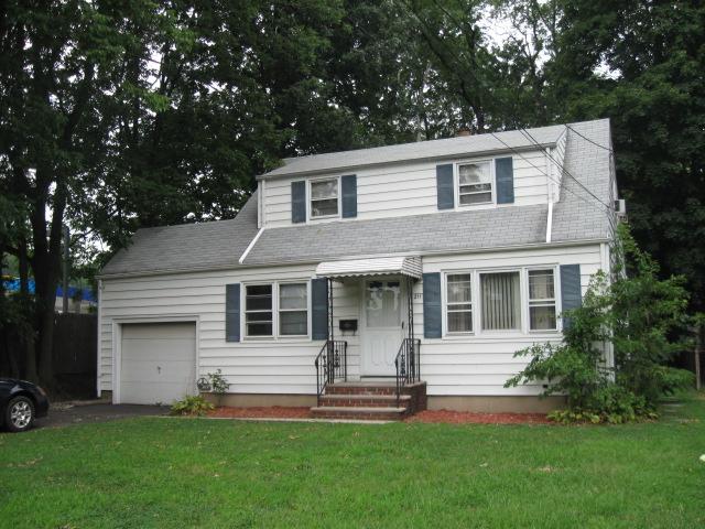 211 WILLOW AVE