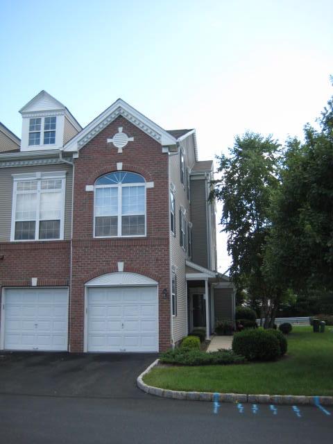 608 ROSEWOOD DR