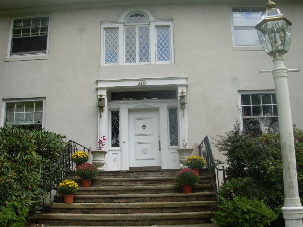 210 POMPTON AVE