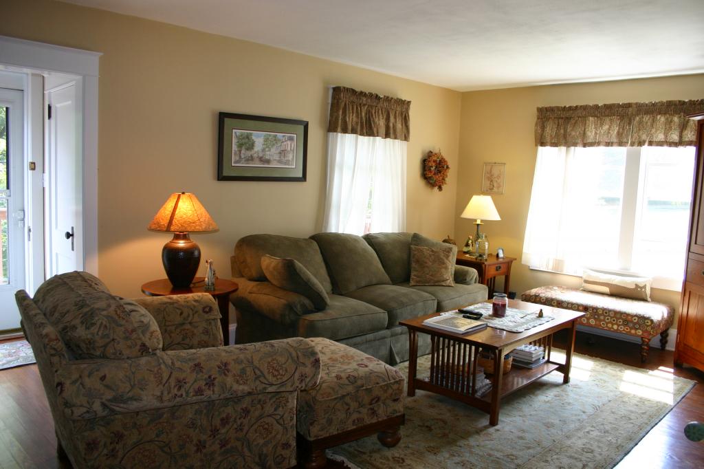 113 HONEYSUCKLE LN