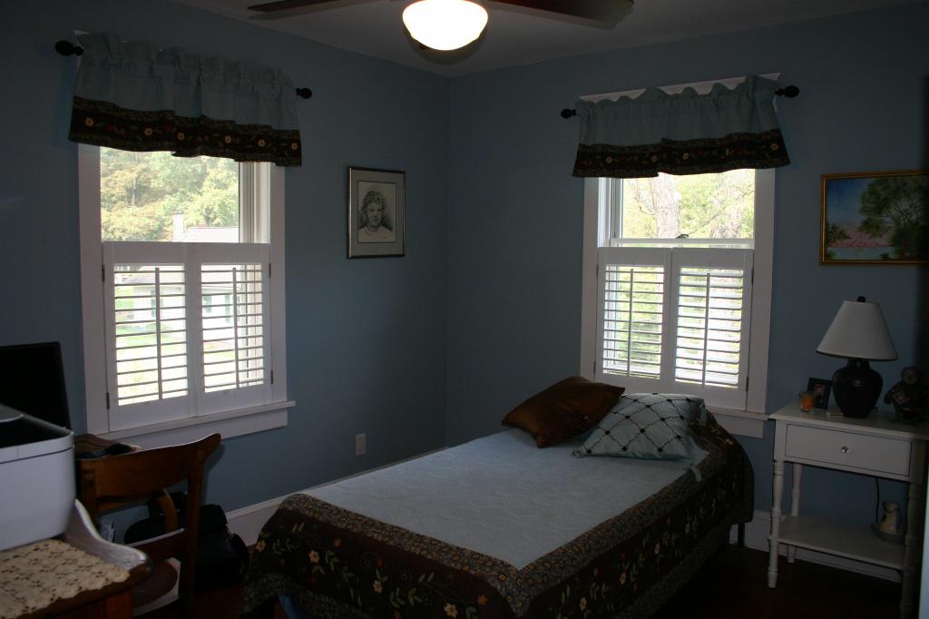 113 HONEYSUCKLE LN
