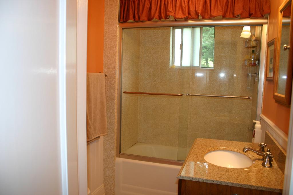 113 HONEYSUCKLE LN