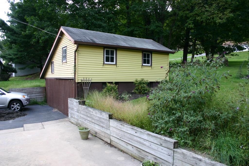 113 HONEYSUCKLE LN