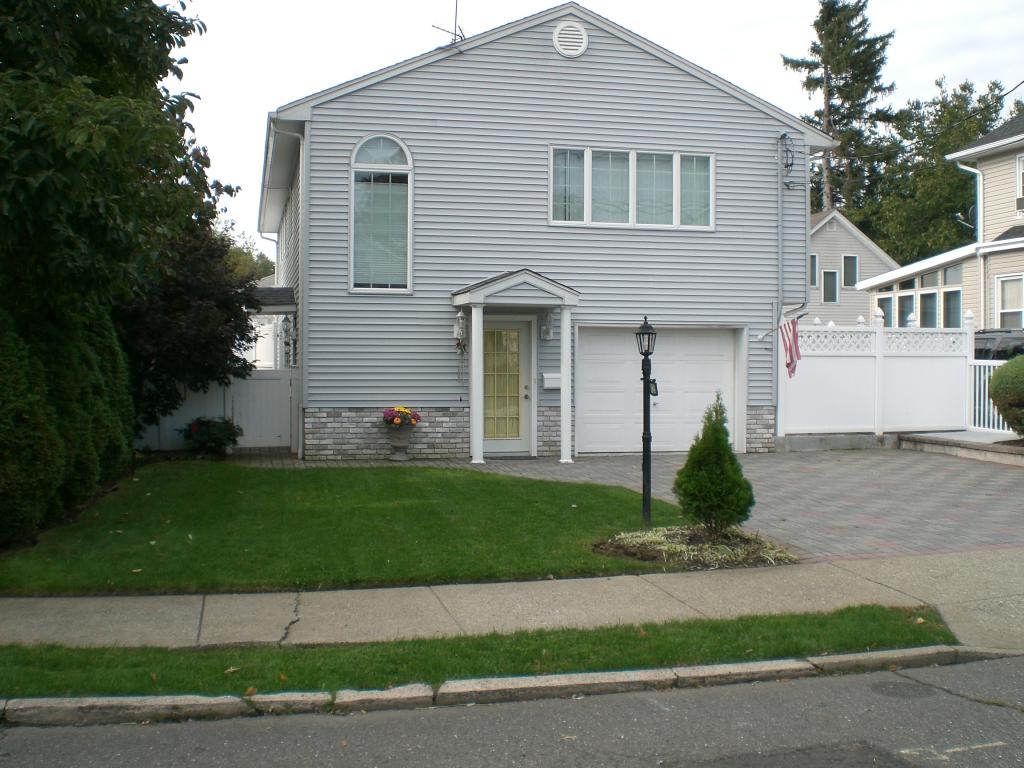 MLS #/Web ID: 2722359