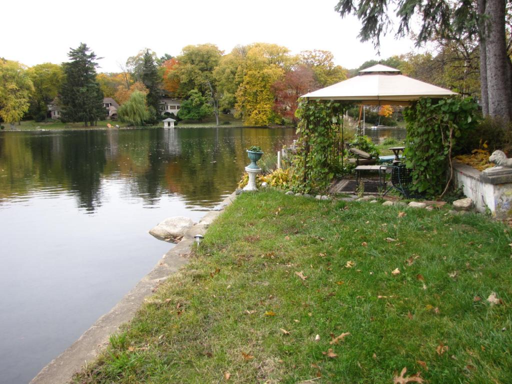 48 GLEN RD