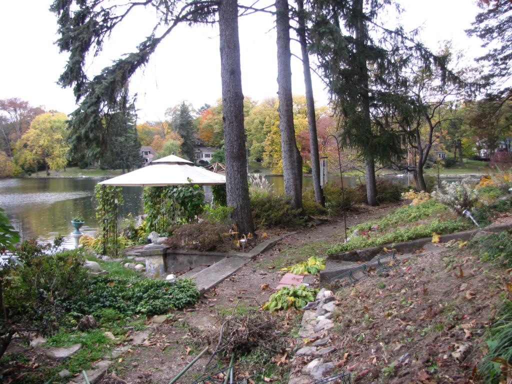 48 GLEN RD