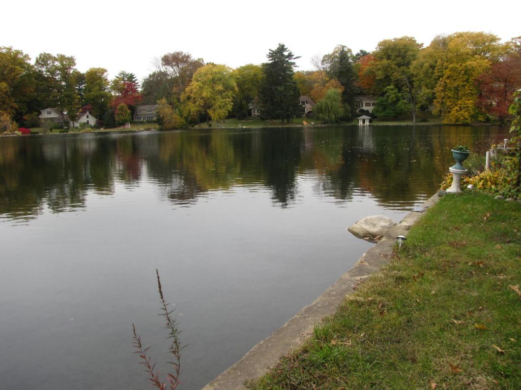 48 GLEN RD
