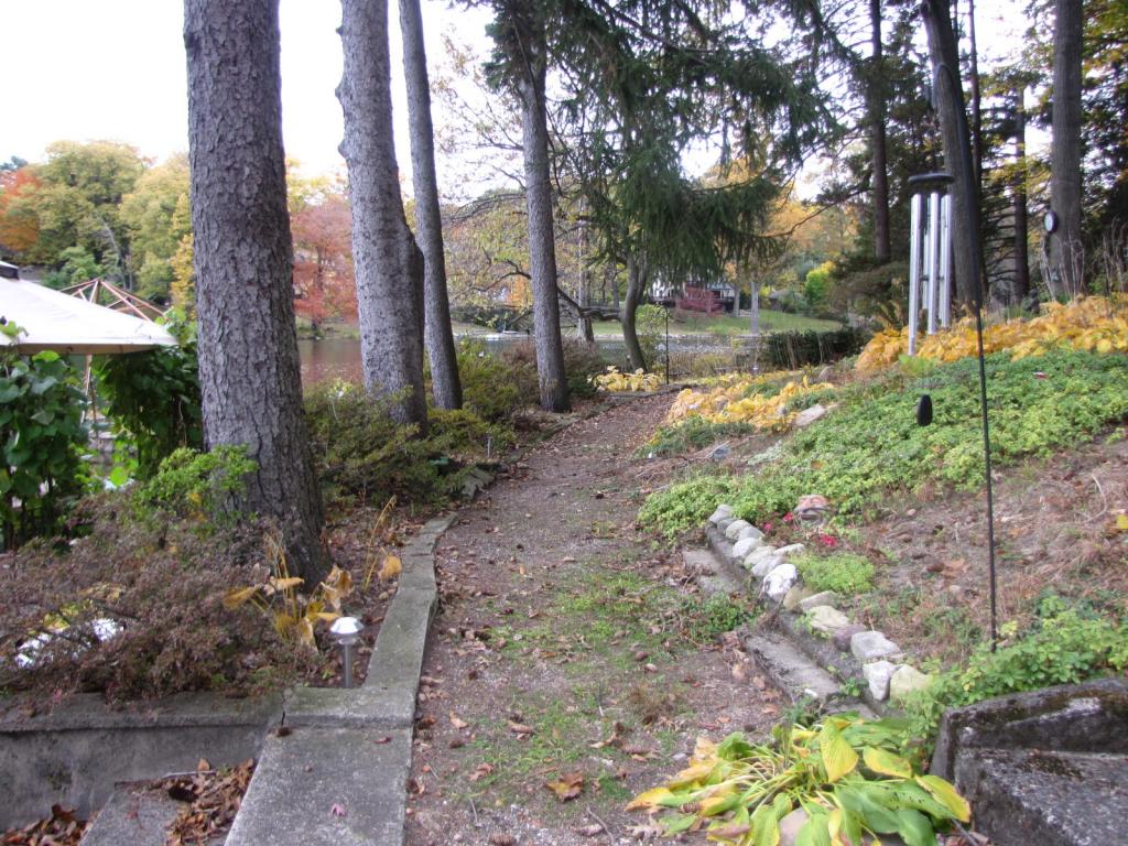 48 GLEN RD