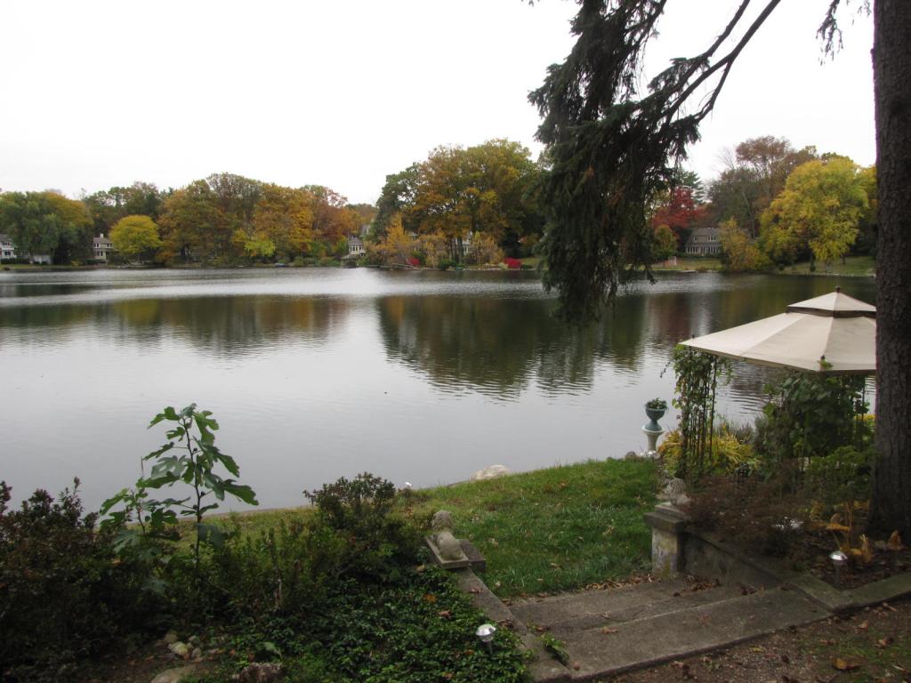 48 GLEN RD