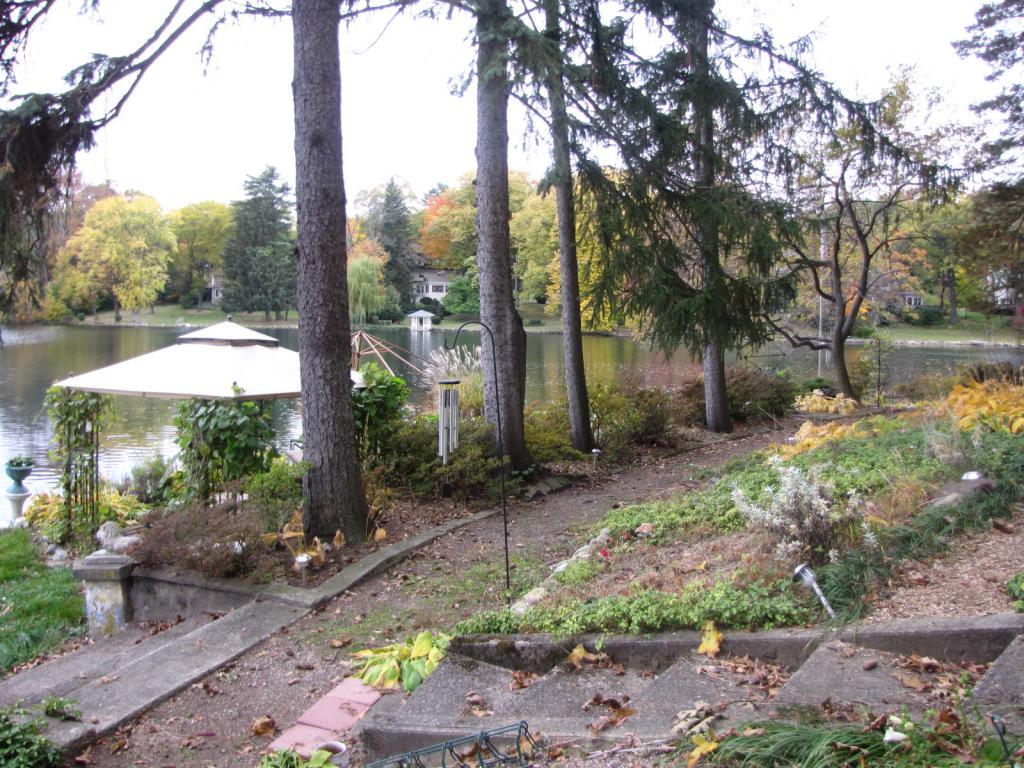 48 GLEN RD